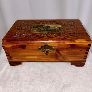 Vintage 1950s Cedar Jewelry/Keepsake Box w/ Carvings & Picture on Top Good Cond